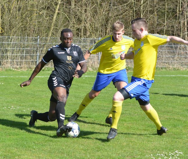 Typisch für die Sonntagspartie in Fischbach: Die Burgfarrnbacher rannten sich immer wieder in der TSV-Defensive fest.