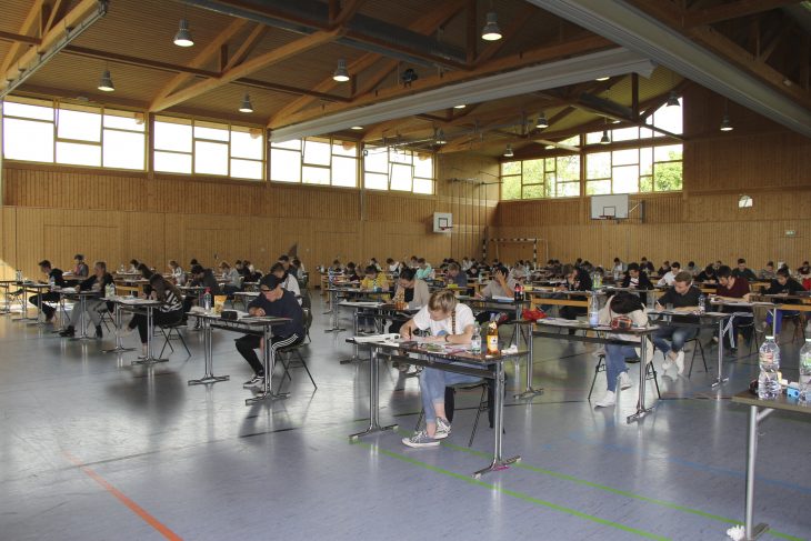 Hier rauchen die Köpfe: 129 Altdorfer Gymnasiasten starten ins Prüfungsfinale.