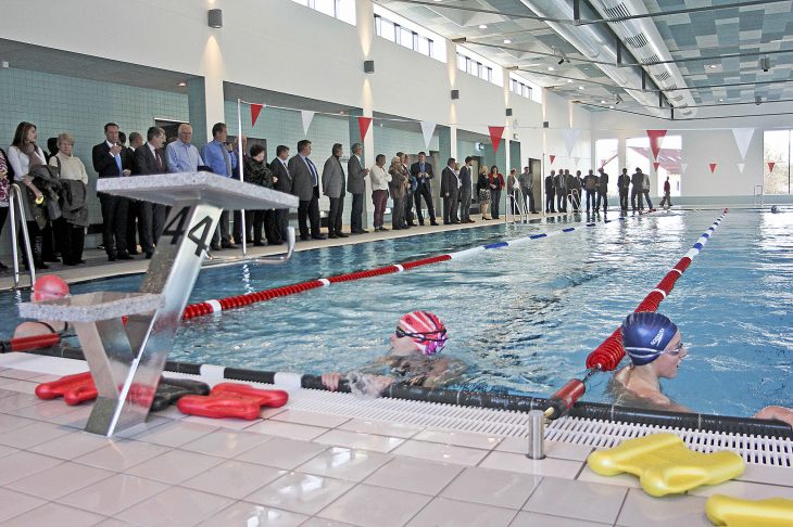Im November 2014 öffnete das Altdorfer Bad, seit Mai 2017 ist es wegen eines Legionellen-Befalls geschlossen. Bislang ist es nicht gelungen, das Bakterien-Problem in den Griff zu bekommen. Ein Fachplaner legt nun einen Sanierungsplan vor. Ob das Bad noch in diesem Jahr wieder in Betrieb gehen kann, steht noch nicht fest.