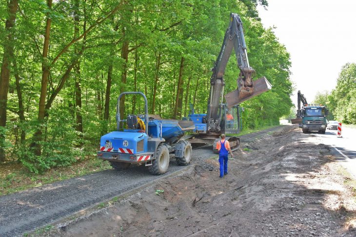 Derzeit laufen die Vorarbeiten an der B 14. Gearbeitet wird dort voraussichtlich bis Ende des Jahres.