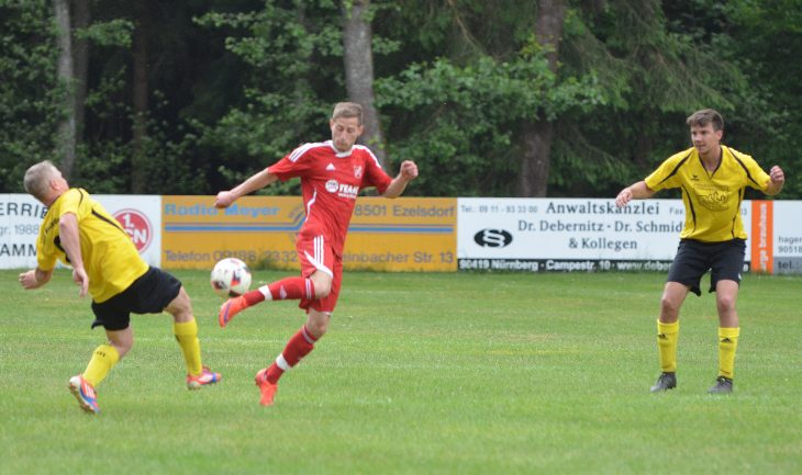 Ein bisschen Brasilien-Feeling am Espenpark: Mit einem lockeren 3:0 haben die Oberferrieder ihren Relegationsplatz gegen Wolkersdorf verteidigt.