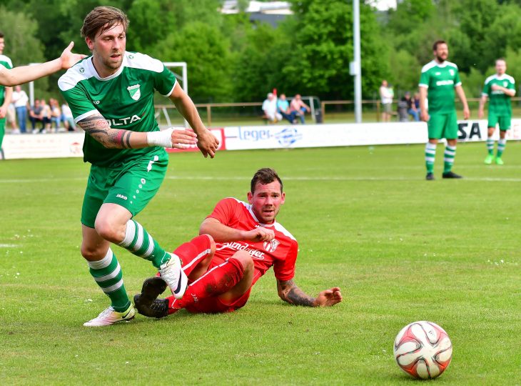 Die Aufstiegsversicherung auf zwei Beinen der SpVgg Diepersdorf: Toprschütze Olli Eichenmüller in Aktion.