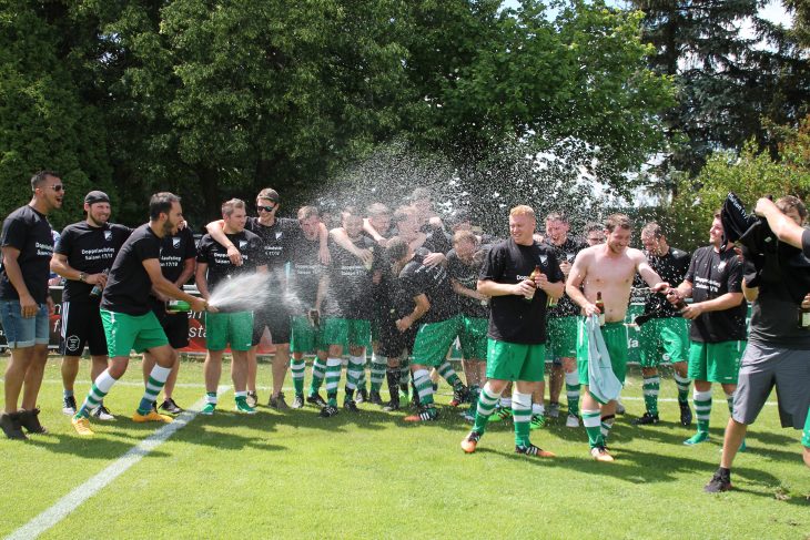 Bei den Feierlichkeiten stand die Diepersdorfer Reserve der ersten Mannschaft in Nichts nach.