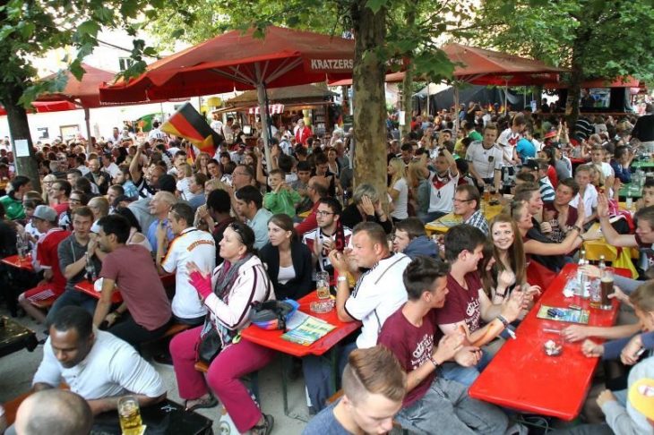 Schon bei der WM 2014 wurde in Kratzers Biergarten mitgefiebert mit der deutschen Elf.
