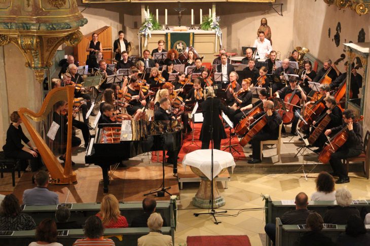 Wegen des Wetters musste das Konzert des Collegium musicum in die Stadtkirche verlegt werden. Das Publikum war trotzdem begeistert von der musikalischen Qualität.
