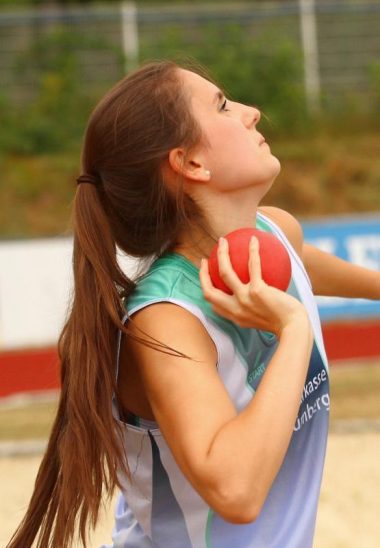 LAV-Leichtathletin Inga Lenz beim Kugelstoßen.