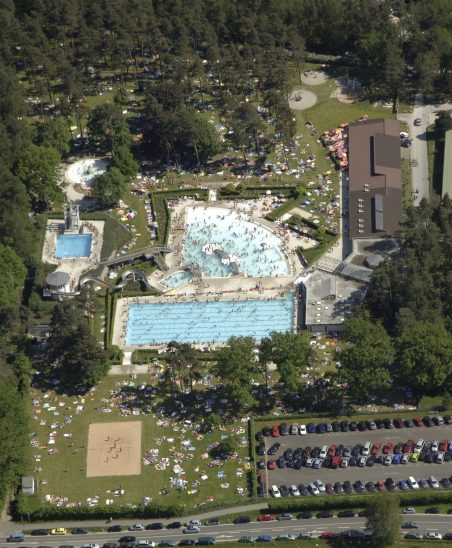 Bei hohen Temperaturen ist das Feuchter Freibad meist voller Menschen, die sich nach einer Abkühlung sehnen.