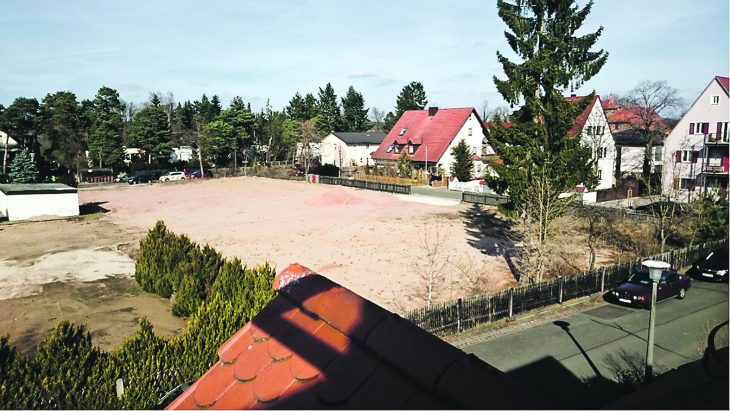 Eigentlich sollte ein Investor auf dem Schwaiger Nordschulareal sozialen Wohnraum errichten. Doch weil dieser laut Gemeinde unerfüllbare Zugeständnisse forderte, möchte die Gemeinde nun selbst als Bauherrin auftreten.