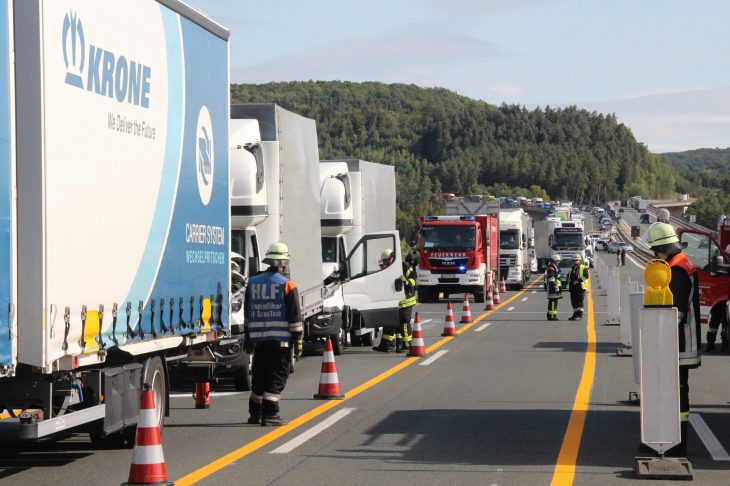 Ein Auffahrunfall mit drei Lastwagen an der Autobahnausfahrt Schnaittach sorgte für einen langen Stau in Richtung Nürnberg.