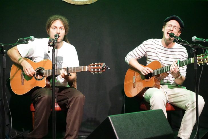 Simon & Jan, Träger des Bayerischen Kabarettpreises, bei ihrem Auftritt im Brauhaus.