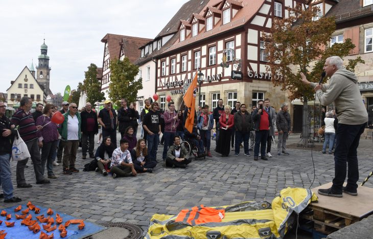 Der Radiomoderator und Kabarettist Matthias Matuschik (rechts) spottete über Markus Söder und die Umfragewerte der Union. Gemeinsam könne man „die CSU auf die Oppositionsbank setzen“, so der Mut-Politiker.