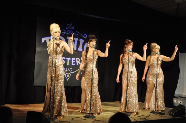 Eine Augenweide sind die Tonic Sisters. Und auch stimmlich machten die Damen was her.
