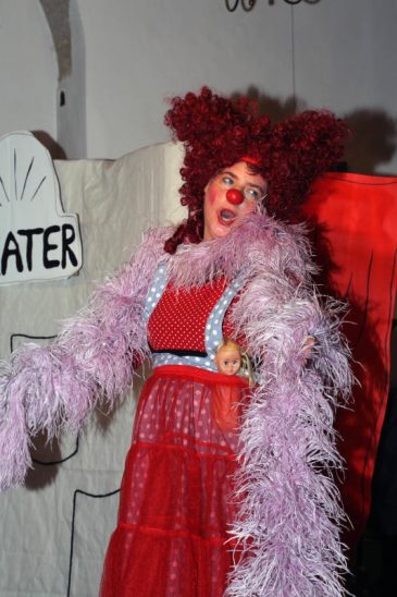 Karin Friedli ist Clown und Opernsängerin.