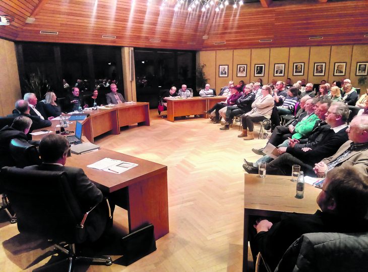 Über 100 Zuhörer waren zu der Infoveranstaltung im Röthenbacher Rathaus gekommen.