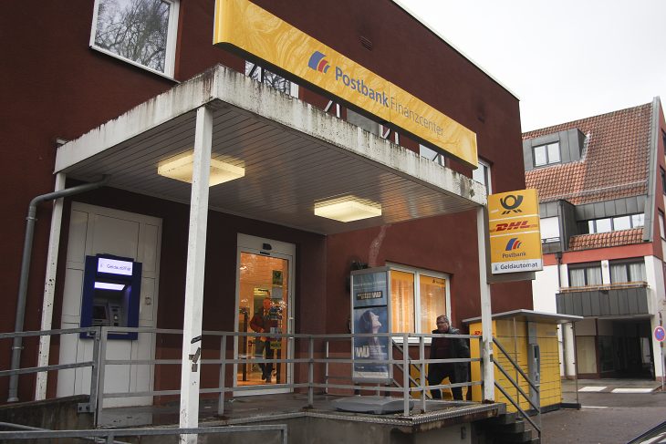 Filiale und Poststelle in der Bahnhofstraße in Feucht steht noch nicht fest, nur so viel: In der ersten Jahreshälfte 2019 soll hier Schluss sein.