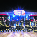 Statt zu Hause oder auf einer Party auf das neue Jahr anzustoßen, standen Feuerwehrmänner wie diese auch in diesem Jahr wieder für den Notfall bereit.