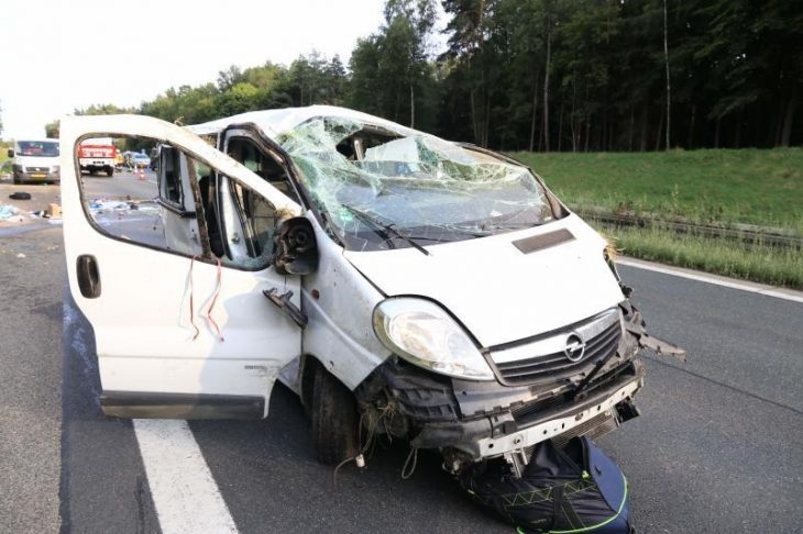 Das Auto der holländischen Gruppe war nach dem Unfall nur noch ein Wrack.