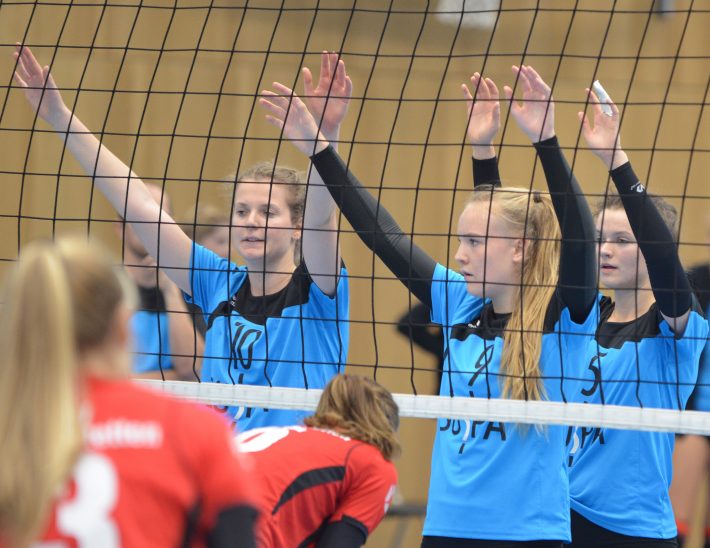 Die Altdorfer Volleyballerinnen um Senta Fößel, Alina Krugmann und Nadine Deusner (von links) wissen nach diesem Wochenende, wohin die Reise geht.
