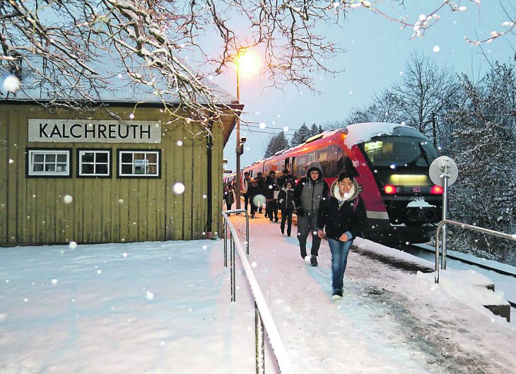Aussteigen: So hieß es im vergangenen Winter oft für Schüler und Pendler, die mit der Gräfenbergbahn unterwegs waren. Immer wieder gab es Pannen. Nun hat die Bahn einen Plan für die Sanierung der Strecke vorgelegt.