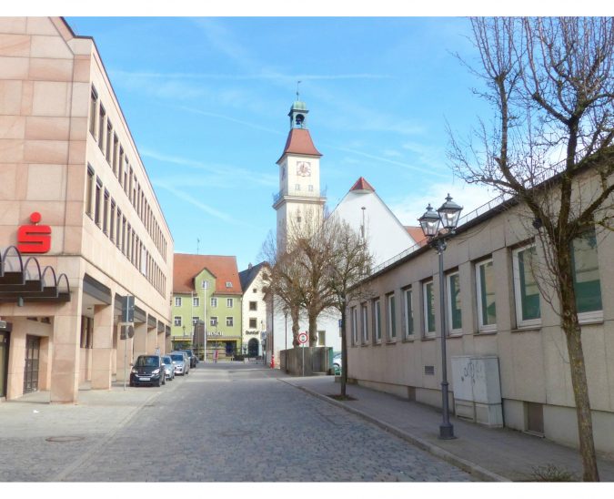 Auf der linken Seite der Hersbrucker Poststraße könnte ein Hotel in die ungenutzten Räume der Sparkasse einziehen, rechts soll ein Ärztehaus mit stationären Betten entstehen.