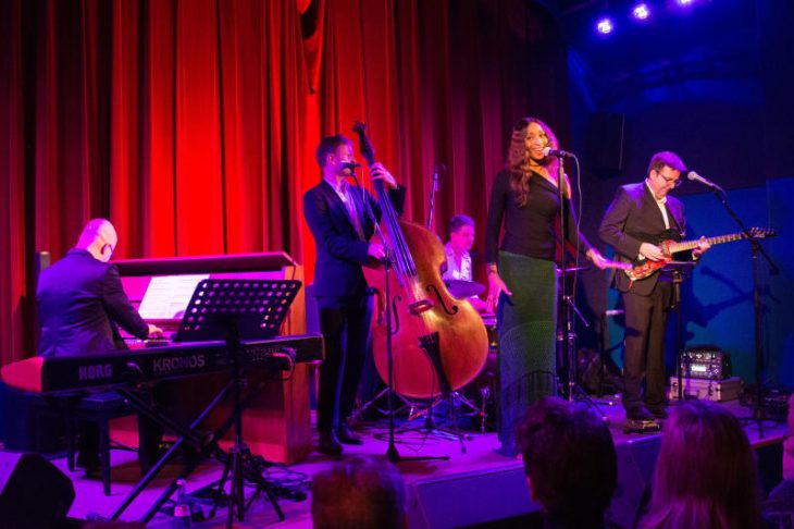 Norisha Campbell und Band: (v. links) Jan Eschke, Harald Scharf, Stephan Staudt, Norisha Campbell und Michael Vochezer.
