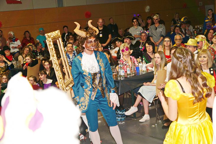 Ein wahrer Augenschmaus war die Show der Faschingsgesellschaft „Die Wickinger“ aus Bad Berneck zu „Die Schöne und das Biest“.