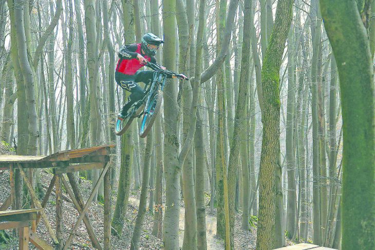 Hohe Sprünge wagten die ersten Biker nach der Winterpause in Osternohe.