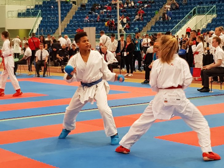 Charlotte Rühlmann (links) vom Karate Centrum Hersbruck verbuchte mit dem souveränen Sieg beim Arazawa Cup einen weiteren großen Triumph.