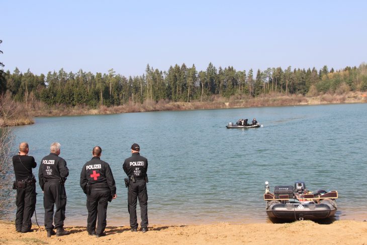 Vergangene Woche bereits hatte die Polizei den Baggersee abgesucht.