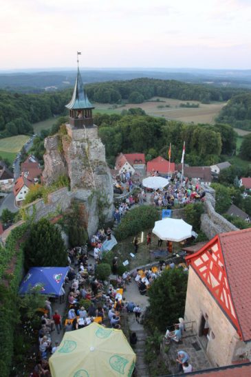 Könnte die Burg Hohenstein nicht in gutem Zustand gehalten werden, wäre beispielsweise das Musikfest nicht möglich, das viele anlockt.
