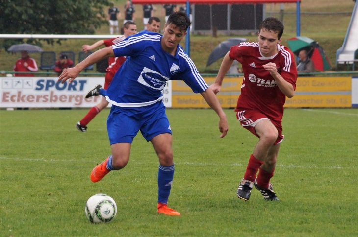Nehmen Patrick Hereth (links), mit 12 Treffern der erfolgreichste Torschütze seiner Elf, und der SV Unterferrieden die Hürde beim 1. FC Altdorf, gibt’s beim Saisonfinale gegen den TSV Feucht ein echtes Endspiel um die Meisterschaft.