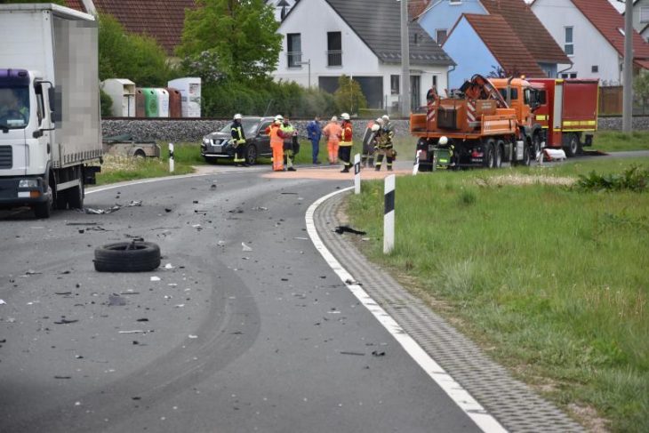 Die Straße bei Henfenfeld glich einem Trümmerfeld.