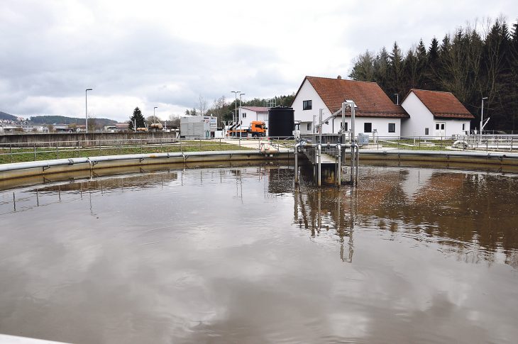 Ein Darlehen über 4,85 Millionen Euro muss die Gemeinde Leinburg für die Sanierung der Diepersdorfer Kläranlage zurückzahlen – das macht genau die Hälfte des 9,7 Millionen Euro starken Vermögenshaushalts aus. Daneben sind vor allem Investitionen in Kanal- und Straßenbau geplant.