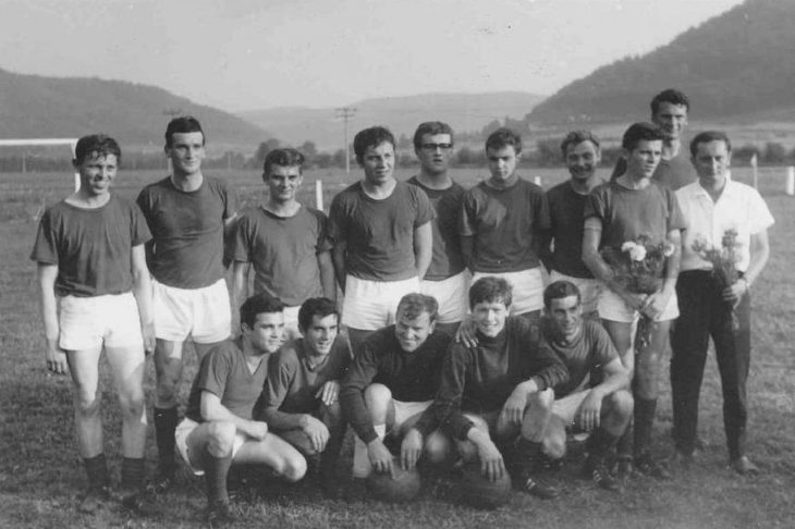 Das Team von 1968/69: (hinten v. links) Helmut Schwägerl, Udo Geißler, Karlheinz Schaefer, Günther Schunk, Hans Wittmann, Manfred Pittroff, Richard Schmidt, Trainer Adolf Schmer, Manfred Döhring, Spielleiter Erich Thummerer, (vorne v. links) Harold Hebding, Werner Häberlein, Helmut Kalb, Helmut Deinzer und Friedhelm Vogel.