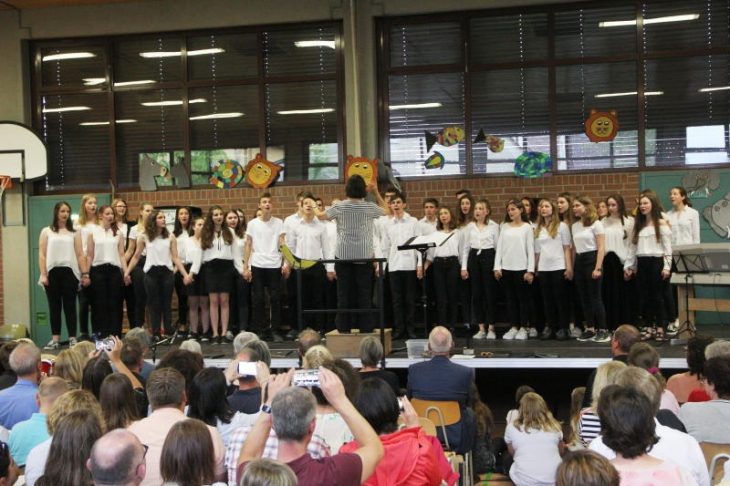 Der Große Chor begeisterte mit Dynamik und Kreativität.