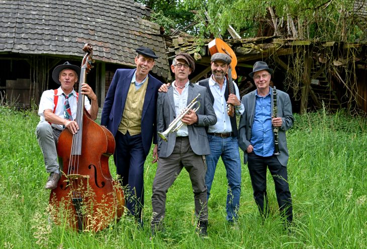 „Die Namenlosen“ spielen Mundart-Musikkabarett.