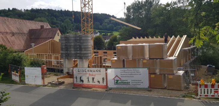 Der Kindergartenanbau in Kirchensittenbach schreitet sichtbar voran.