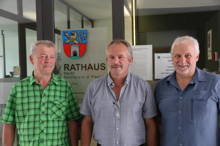 Sie werben gemeinsam für engagierte Mitarbeiter in der Marktgemeinde Neuhaus: Rudi Lendl (BNU), Thomas Steger (CSU) und Norbert Linnert (SPD) (v. links).