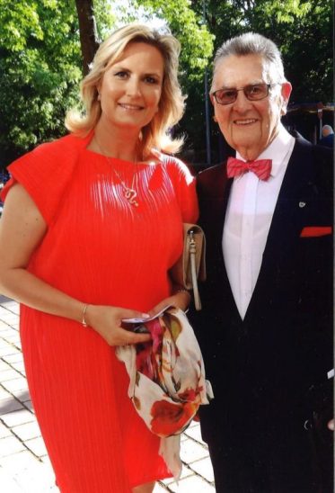 Georg Büttner kennt sie alle. Hier ist er mit der Opernsängerin Camilla Nylund zu sehen, die heuer bei den Bayreuther Festspielen die Eva in den „Meistersingern von Nürnberg“ und die Elsa in „Lohengrin“ 2019 sang.
