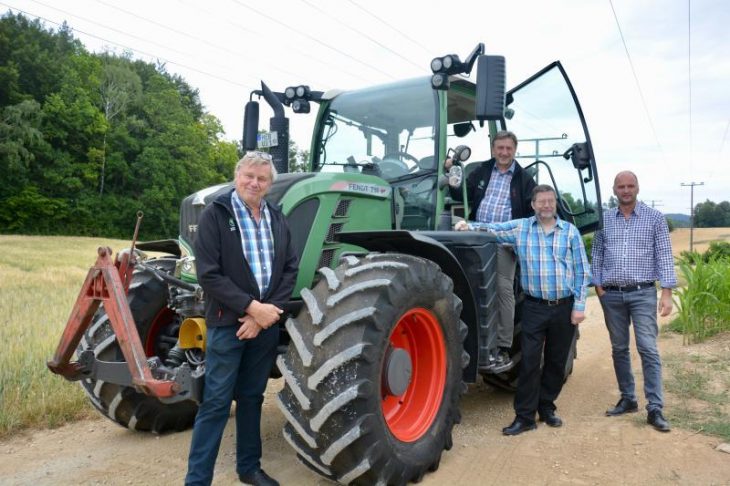 Beim Familientag der Landwirtschaft wird der Beste im Schleppergeschicklichkeitsfahren gesucht. Über den Stand der Vorbereitungen informierten nun BBV-Kreisgeschäftsführer Helmut Wolf, BBV-Kreisobmann Günther Felßner, Thomas Raum vom AC Hersbruck und stellvertretender Kreisobmann Siegfried Schmidt (von links).