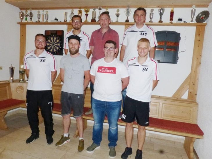 Die neue Vorstandschaft bilden (obere Reihe v. links) Jörg Kreussel, Klaus Pickel, Marco Schwab, (untere Reihe v. links) Simon Ertel, Michael Maul, Daniel Grötsch und Benjamin Luber.