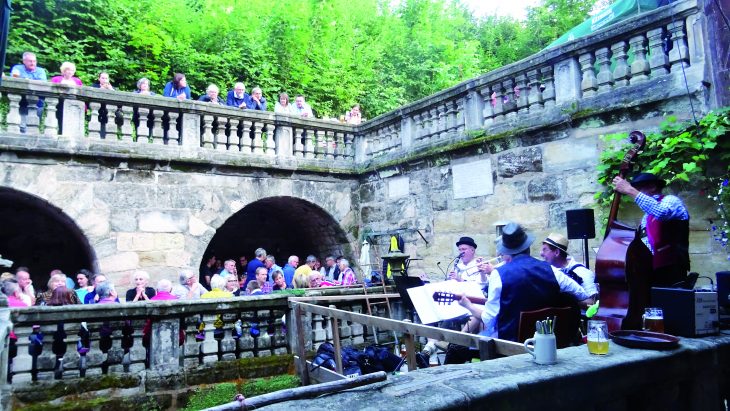 Beste Stimmung herrschte beim Konzert der Formation „Die Namenlosen“ im Biergarten in Rockenbrunn.