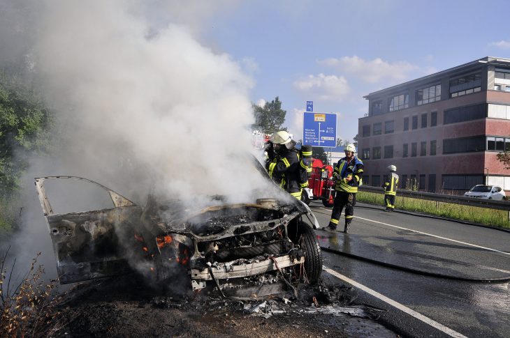 Das Ehepaar aus München bemerkte rechtzeitig, dass der Audi brannte und rettete sogar noch Koffer und Geldbeutel.