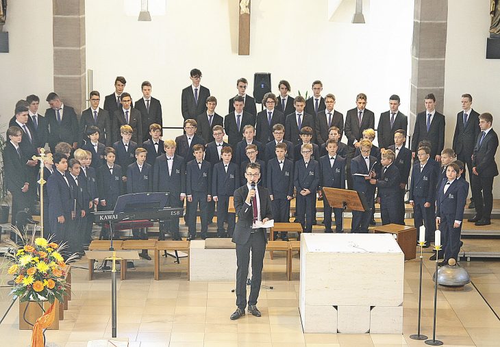 Der weltberühmte Chor der Regensburger Domspatzen unter Leitung von Max Rädlinger begeisterte in der Feuchter Herz Jesu-Kirche mit einem Ausschnitt seines Repertoires