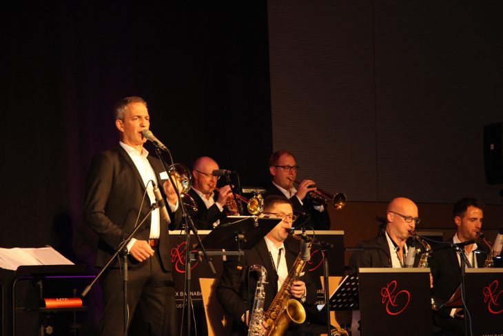 Max Barnabas stand mit seiner sonoren Bassstimme im Vordergrund des Orchesters.