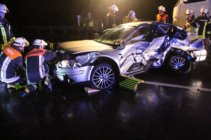 Völlig zerstört wurde der VW des Unfallverursachers.
