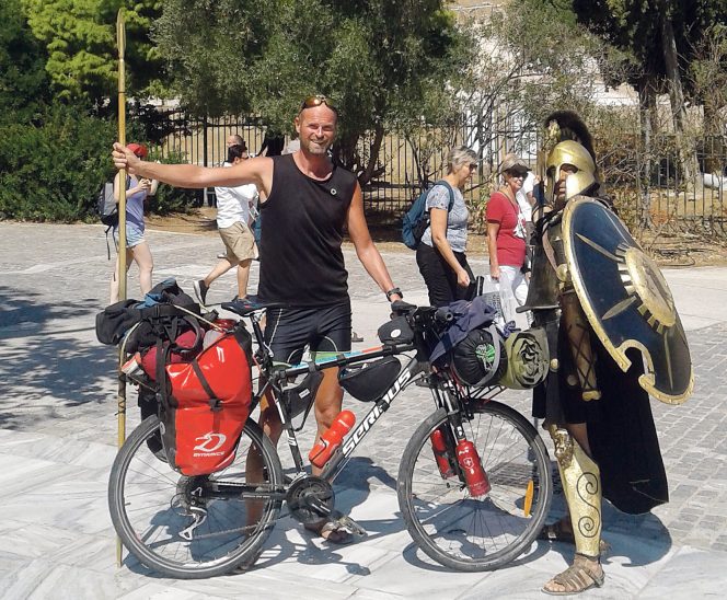 Angekommen in Athen: der Ironman-Triathlet Michael Lorenz aus Lauf.