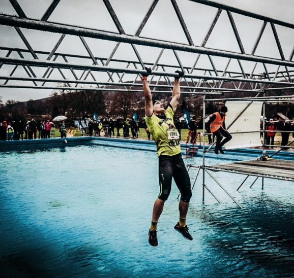 Bis an seine körperlichen Grenzen ging Triathlet Andreas Maier beim Hindernisrennen „Getting Tough - The Race“ – der Spaß kam dabei dennoch nicht zu kurz.