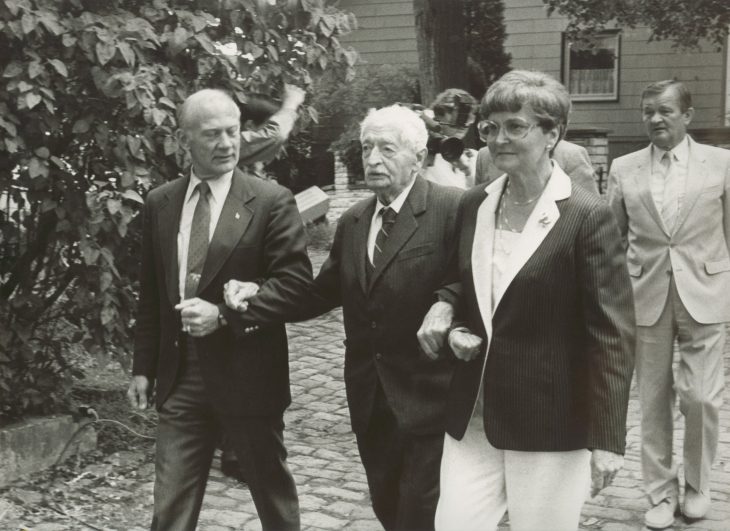 Buzz Aldrin, Hermann Oberth und seine Tochter Dr. Erna Roth-Oberth bei einem Treffen in Feucht 1986.