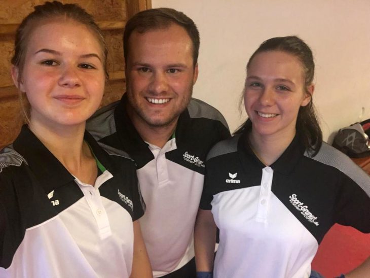 Sechs Fäuste für ein Halleluja: Nina Leitenbacher (links), Trainer Philipp Bitzenbauer und Angelique Pickel.